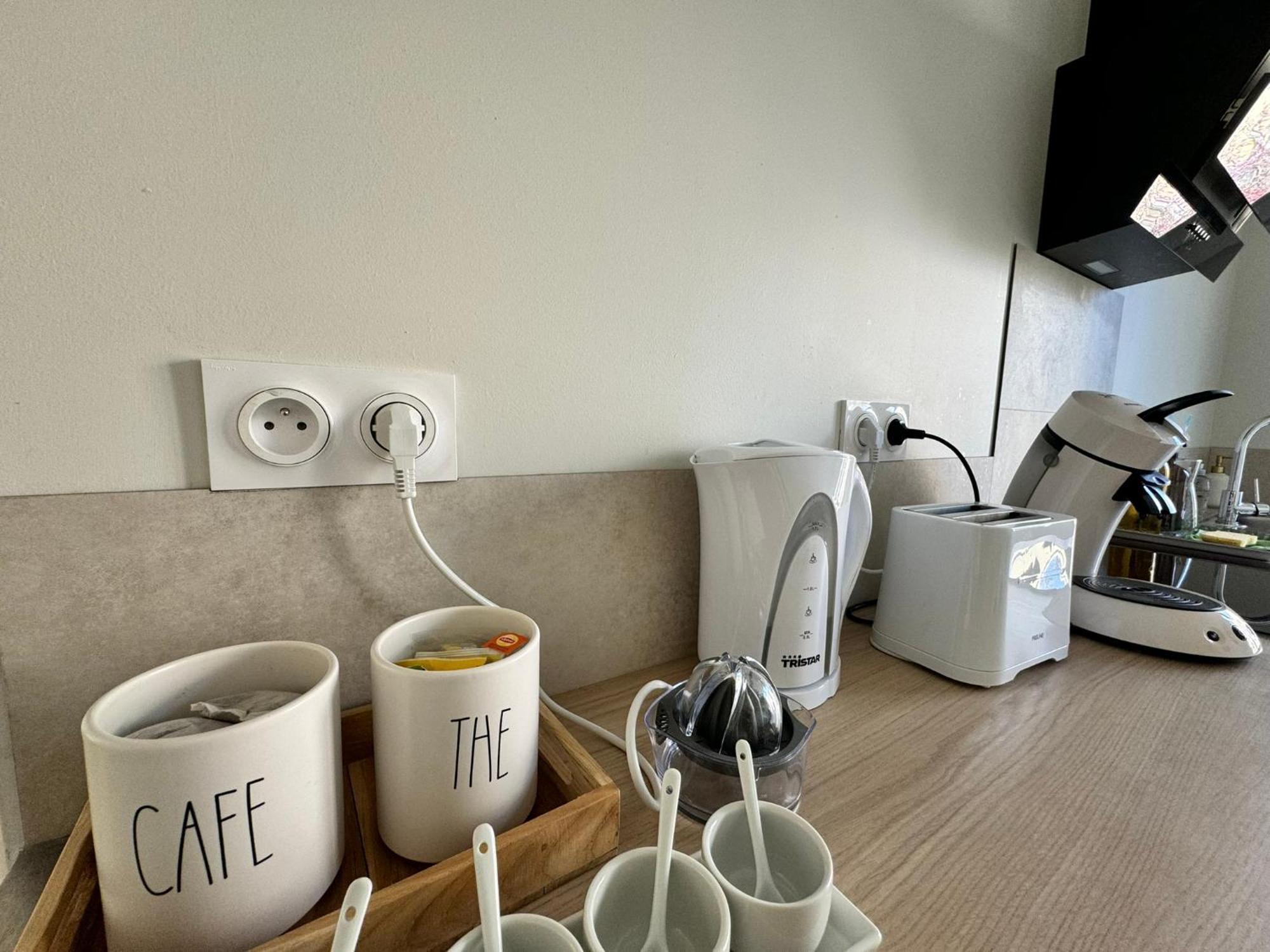 Le 122 - Parking Apartment *