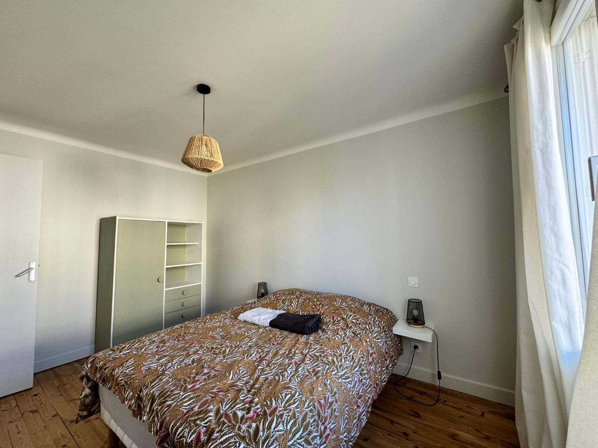 Le 122 - Parking Apartment