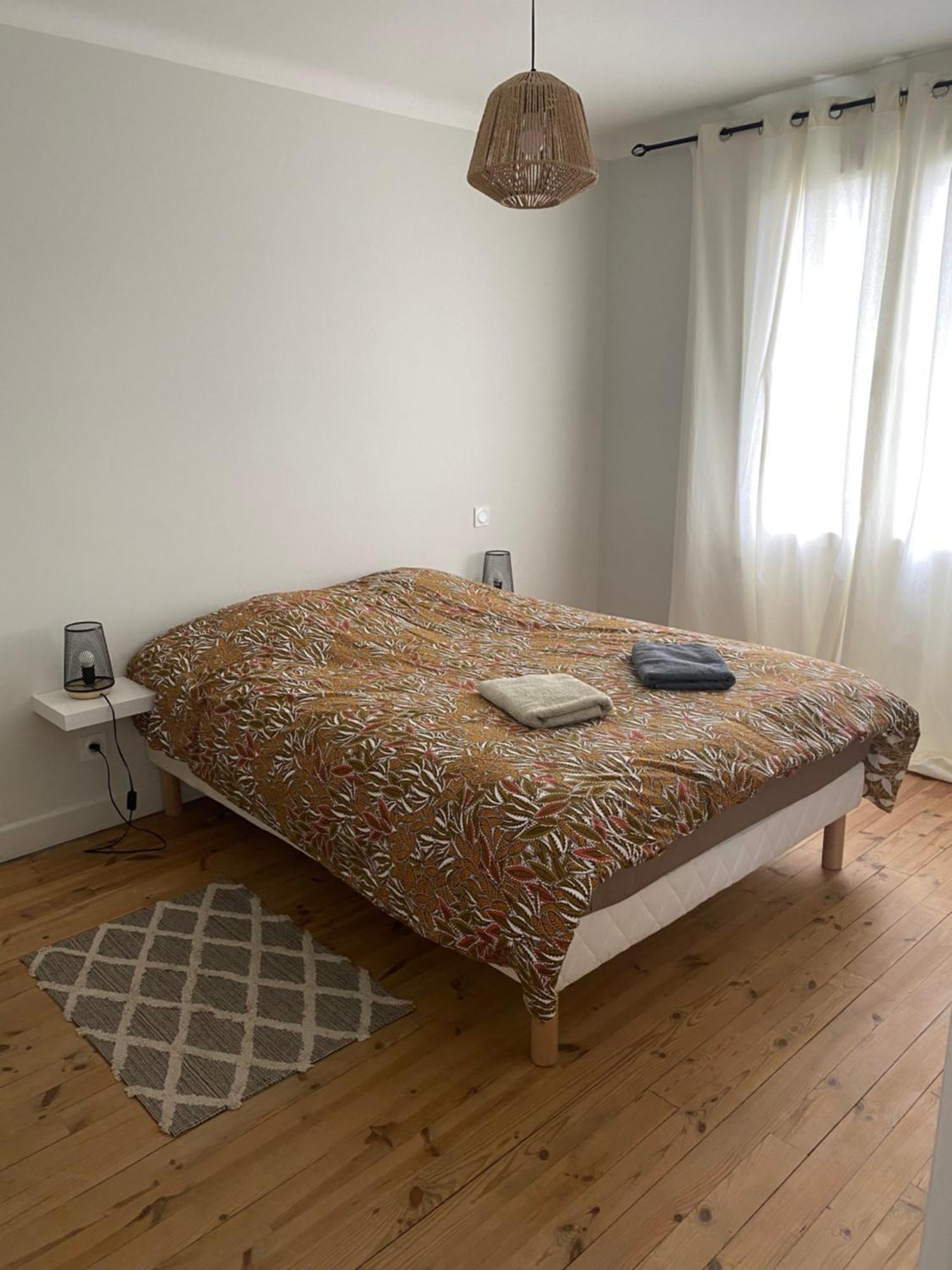 Le 122 - Parking Apartment