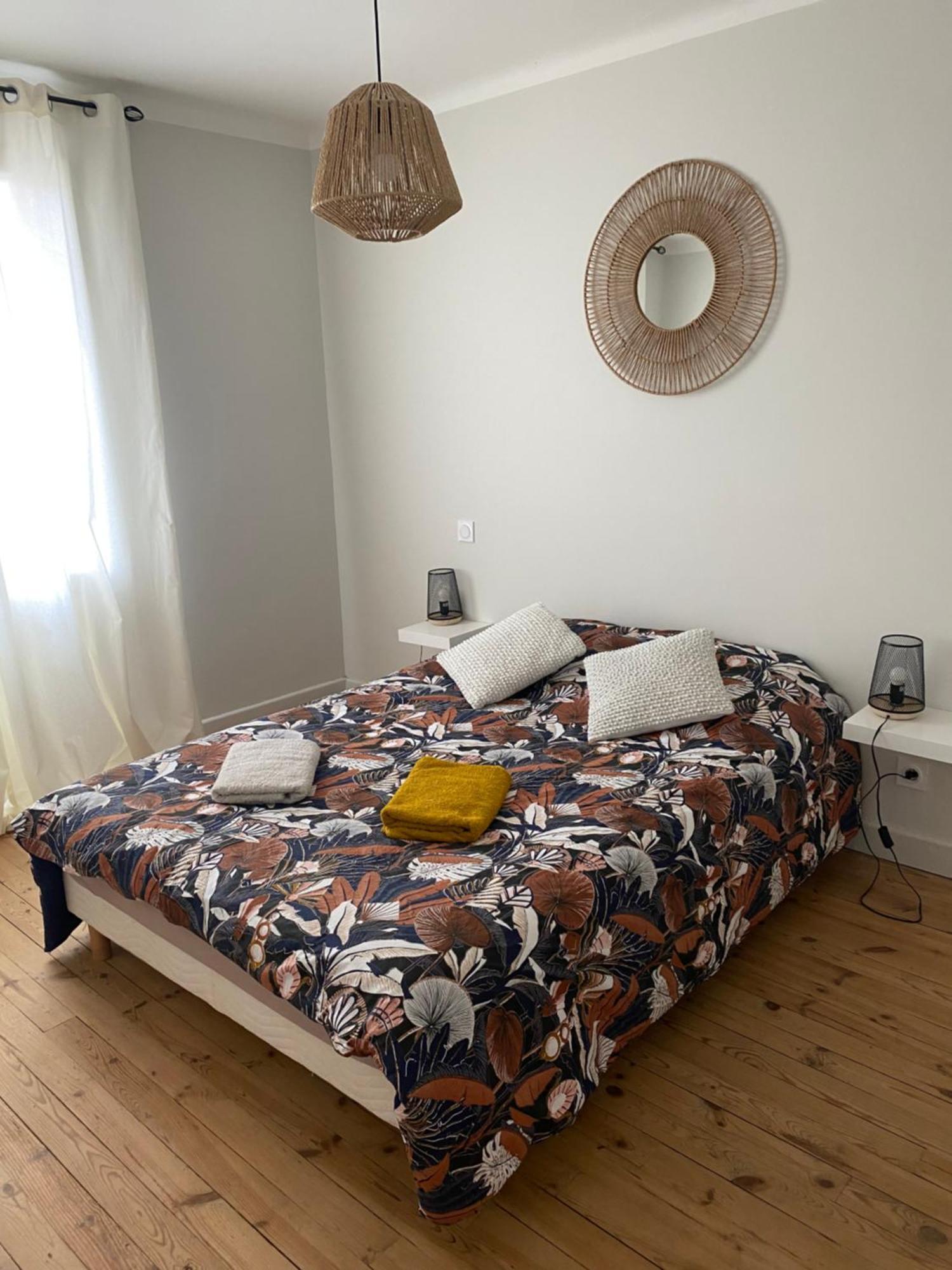Le 122 - Parking Apartment